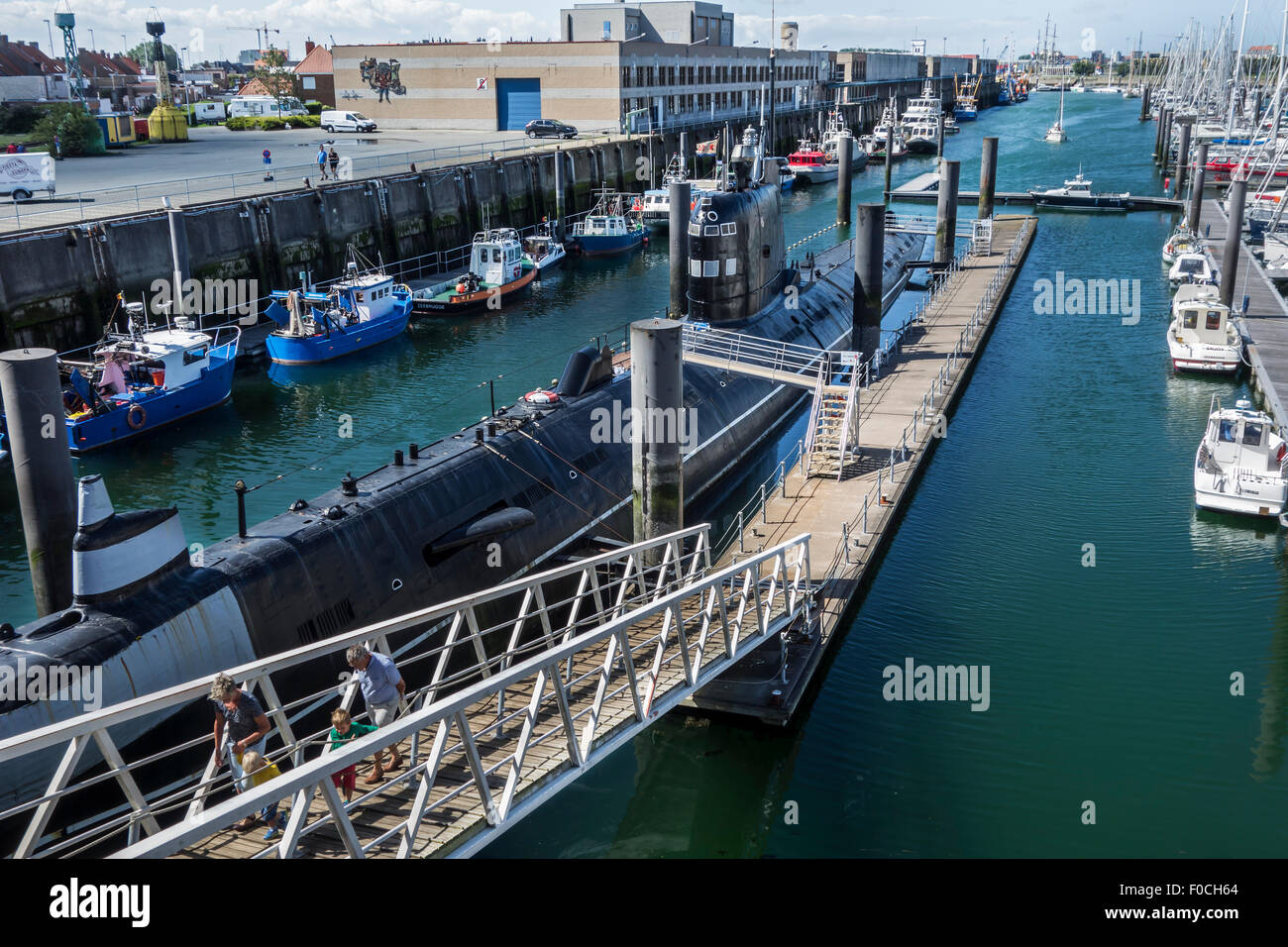 Russische Diesel-elektrische u-Boot B-143 / U-480 Foxtrott Typ 641 im Themenpark Seafront Maritime in Zeebrugge, Belgien Stockfoto