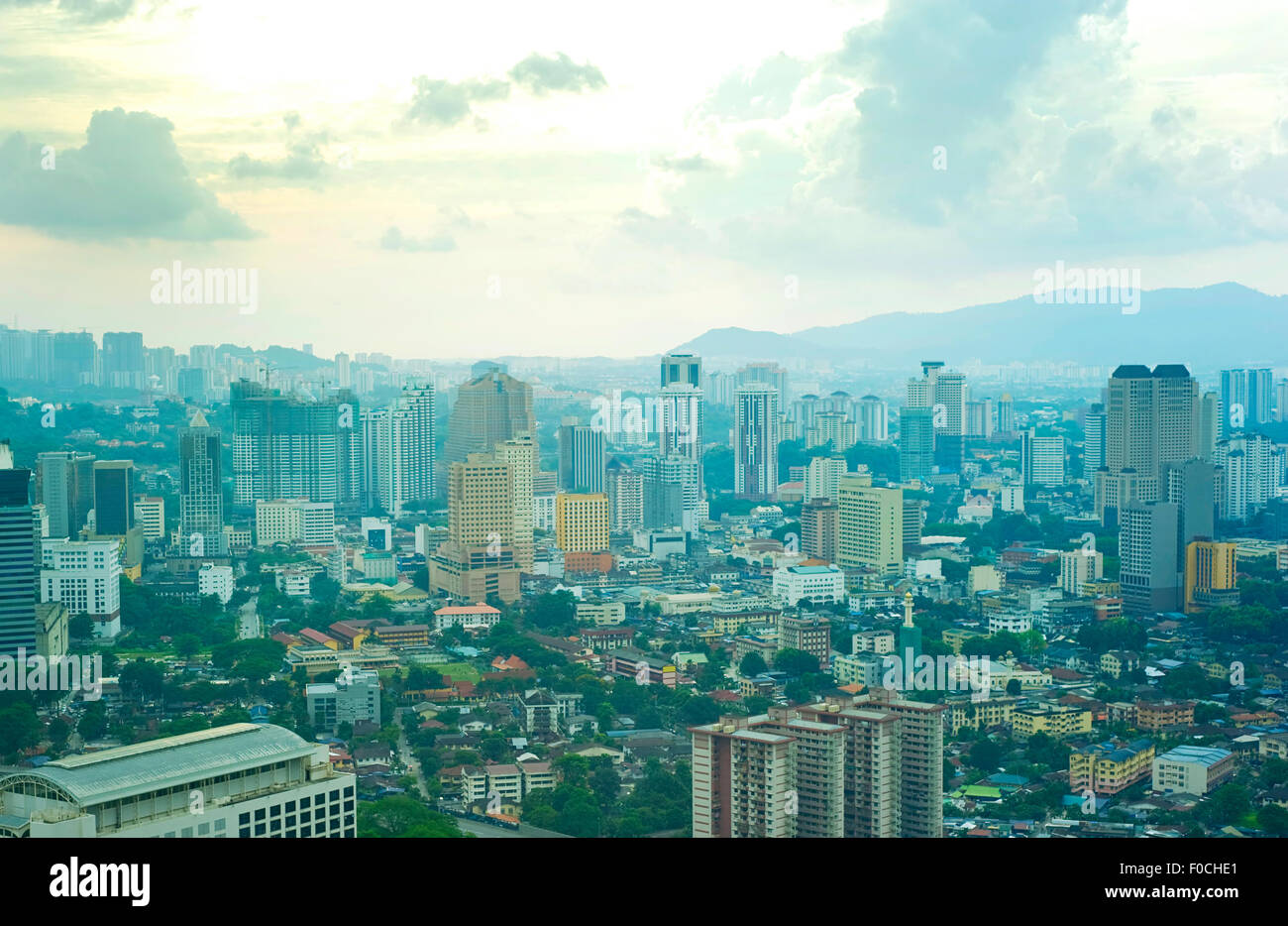 Panorama von Kuala Lumpur. Blick von Petronas Twin Tower bei Sonnenuntergang Stockfoto