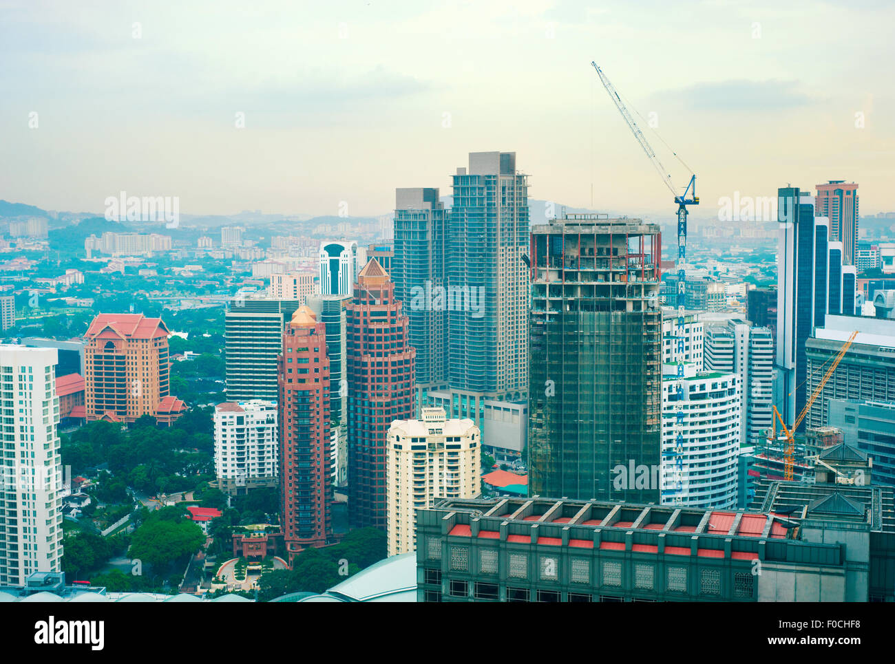 Baustelle des modernen Wolkenkratzers in Kualal, Thailand Stockfoto