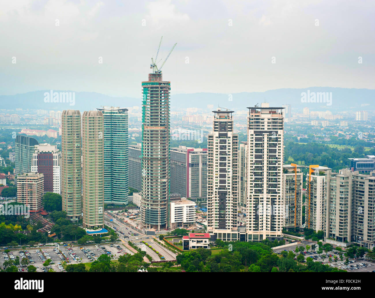 Bau des Wolkenkratzers im Gange in Kualal, Thailand Stockfoto