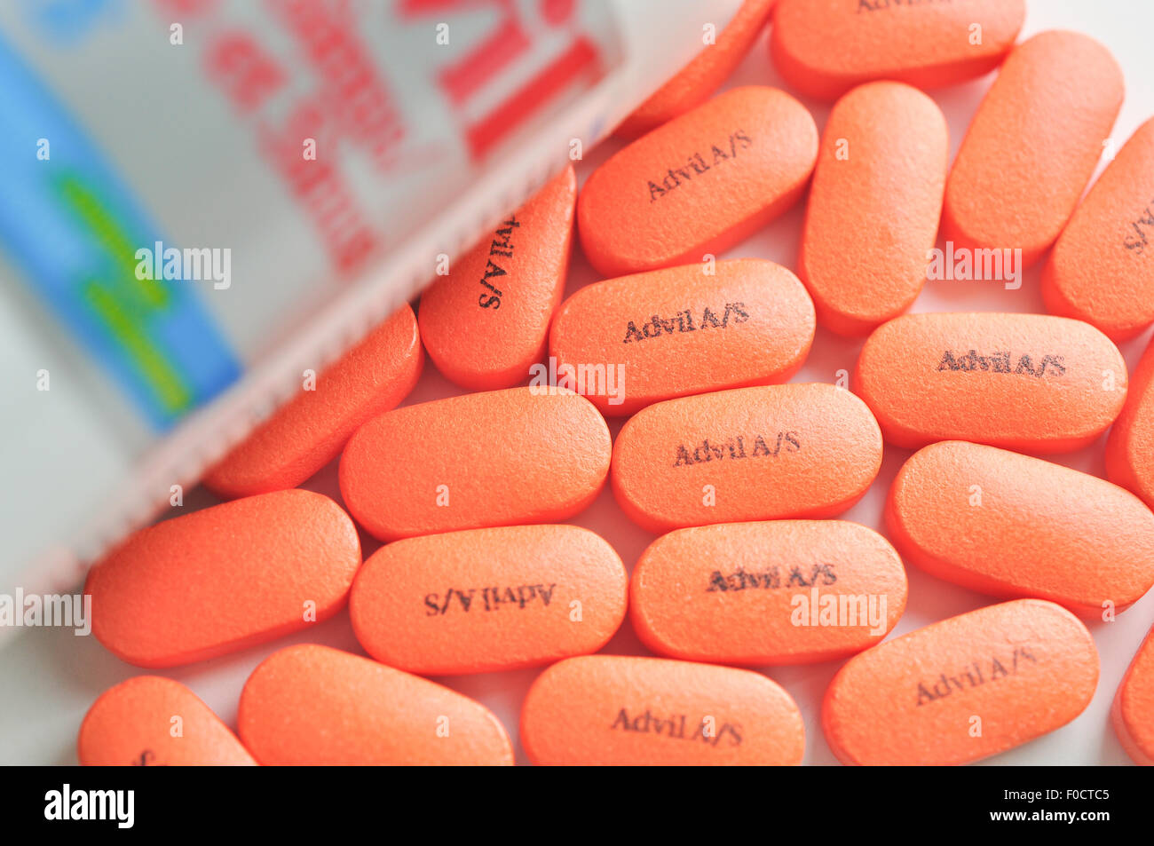 Orange Advil Tabletten Stockfoto
