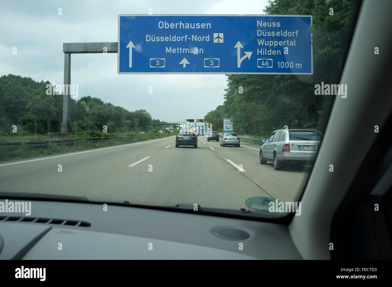Das fahren auf der Autobahn 3, Düsseldorf, Deutschland. Stockfoto