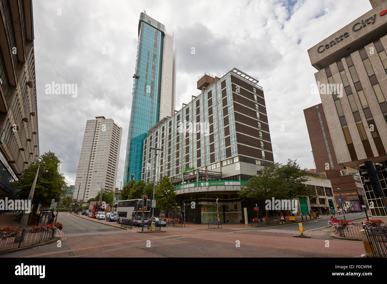 Smallbrook Queensway mit Holiday Inn City Centre und Radisson Blu in Birmingham UK Stockfoto