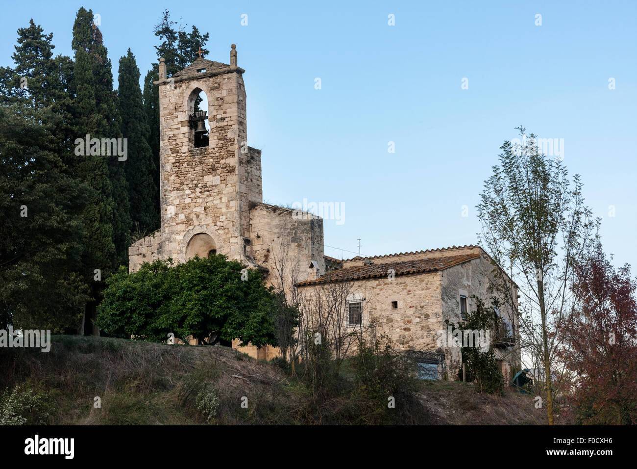 Kirche Santa Maria de Porqueres, Porqueres. Stockfoto
