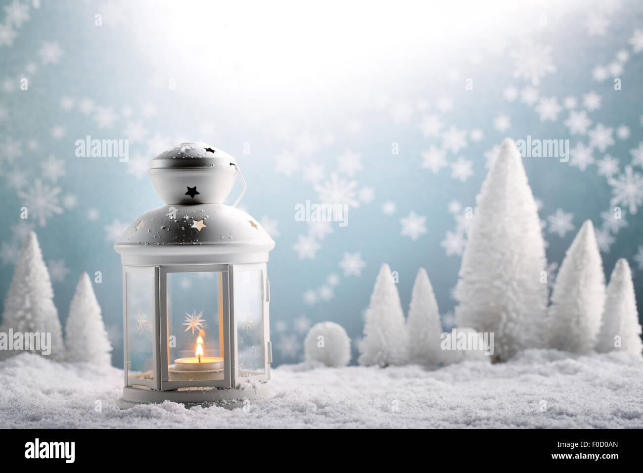 Weihnachten Laterne mit Schneefall, Nahaufnahme. Stockfoto