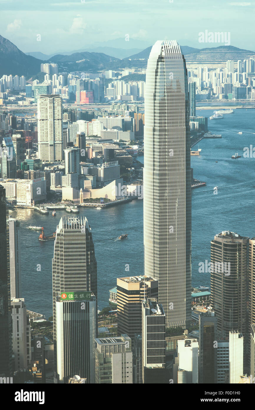 Victoria Harbour in Hong Kong von der Spitze. IFC eines der höchsten Gebäude in Asien. Stockfoto