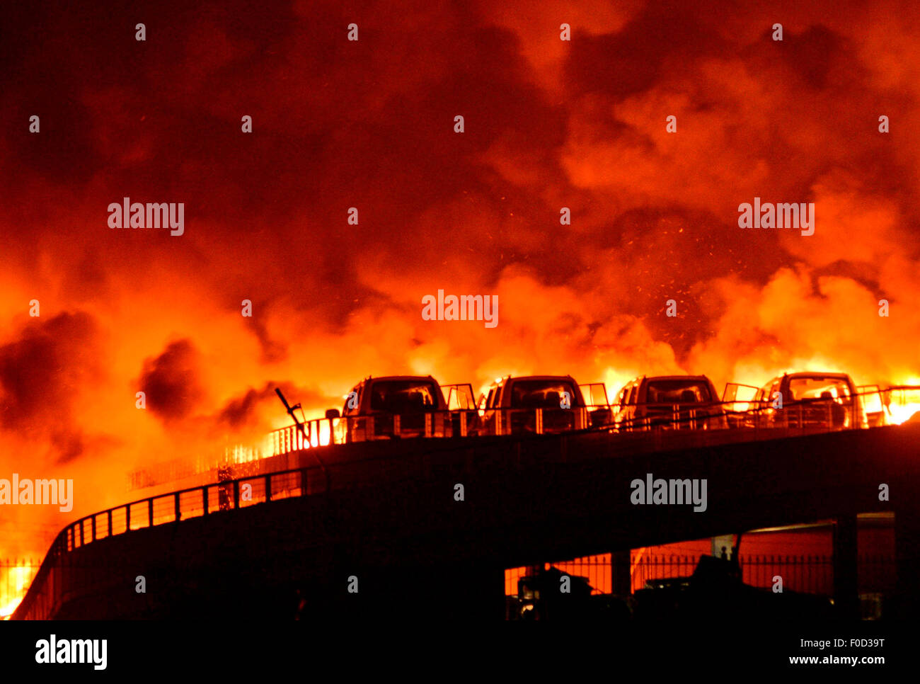 Tianjin, China. 13. August 2015. Eine Gefahrgut-Lagerung explodierte in der Mitternacht in Tianjin, China am 13. August 2015. 17 Personen wurden tot in der Katastrophe vorerst bestätigt. Credit: Foto oben Corporation/Alamy Live-Nachrichten Stockfoto