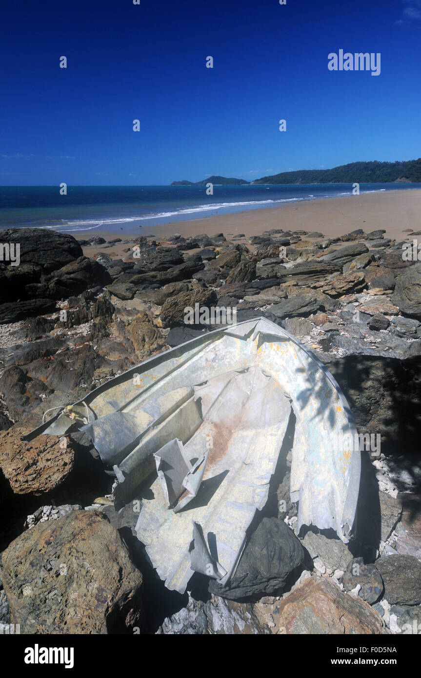 Reste der zerstörten Boot am Shipwreck Bay, Daintree, Queensland, Australien Stockfoto