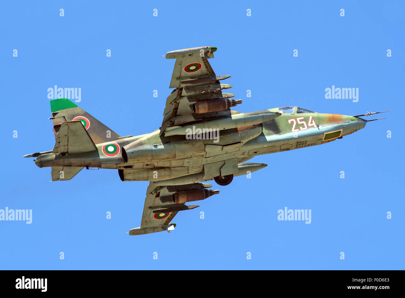 Bulgarische Luftwaffe Su-25 ausziehen während Übung thrakischen Star 2015 in Bulgarien. Stockfoto