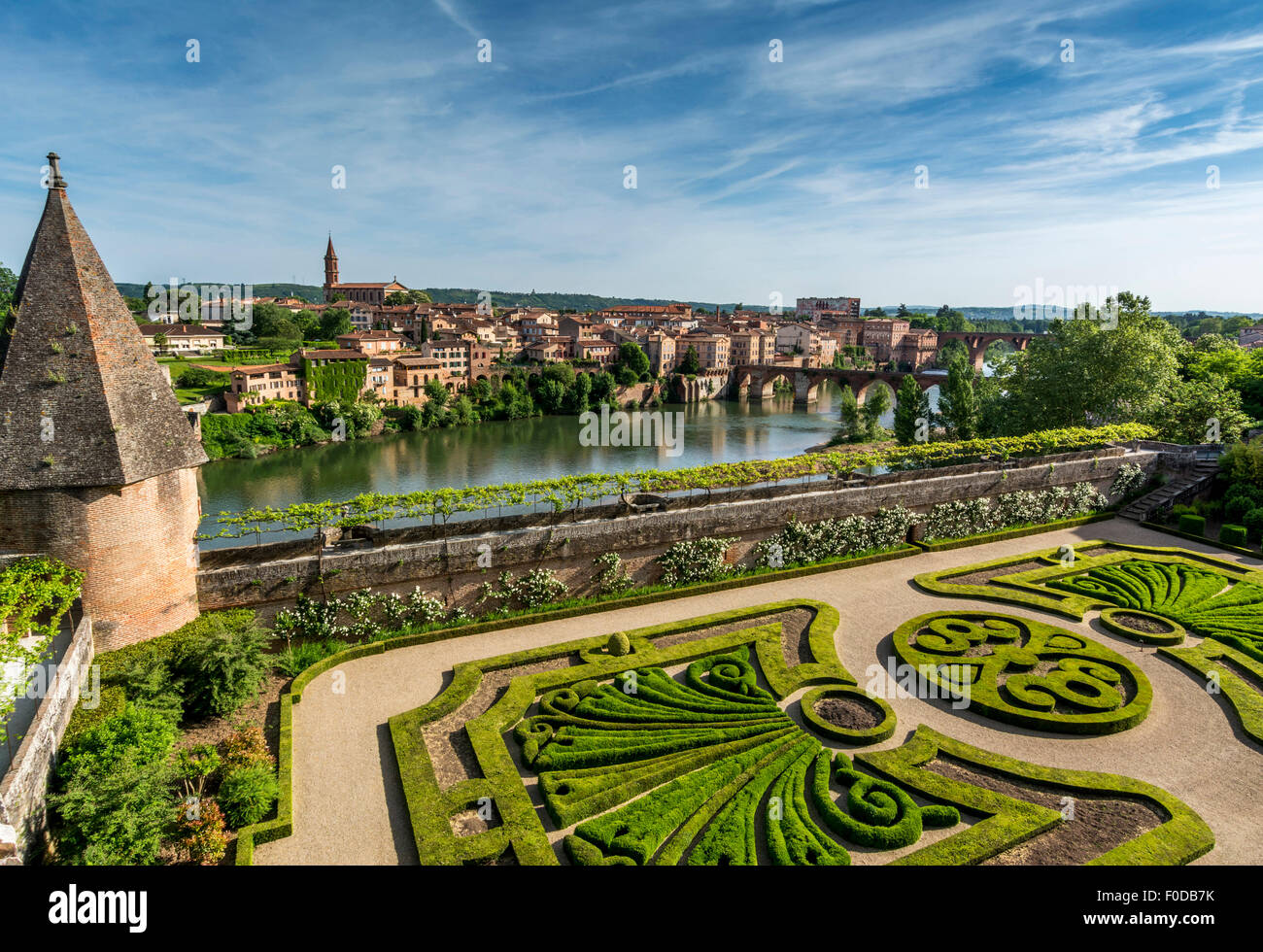 Blick über den Fluss Tarn vom Palais De La Berbie, Palast Berbie, Albi, Tarn, Midi-Pyrenäen, Frankreich Stockfoto