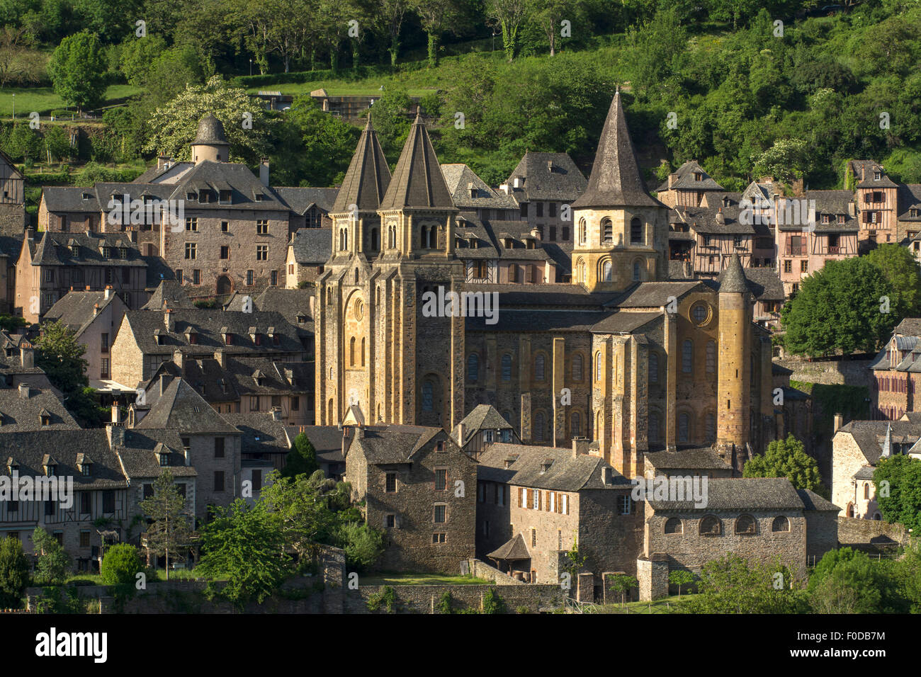 Abbataille Sainte Foy Abteikirche, Via Podiensis oder Chemin de St-Jacques oder französischen Pilgerweg des Heiligen Jakobus, UNESCO-Weltkulturerbe Stockfoto