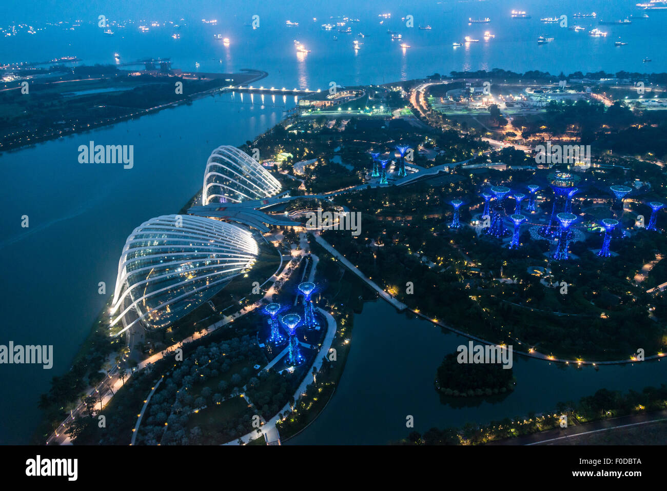 Blick auf die beleuchteten Gärten an der Bucht, Singapur Stockfoto