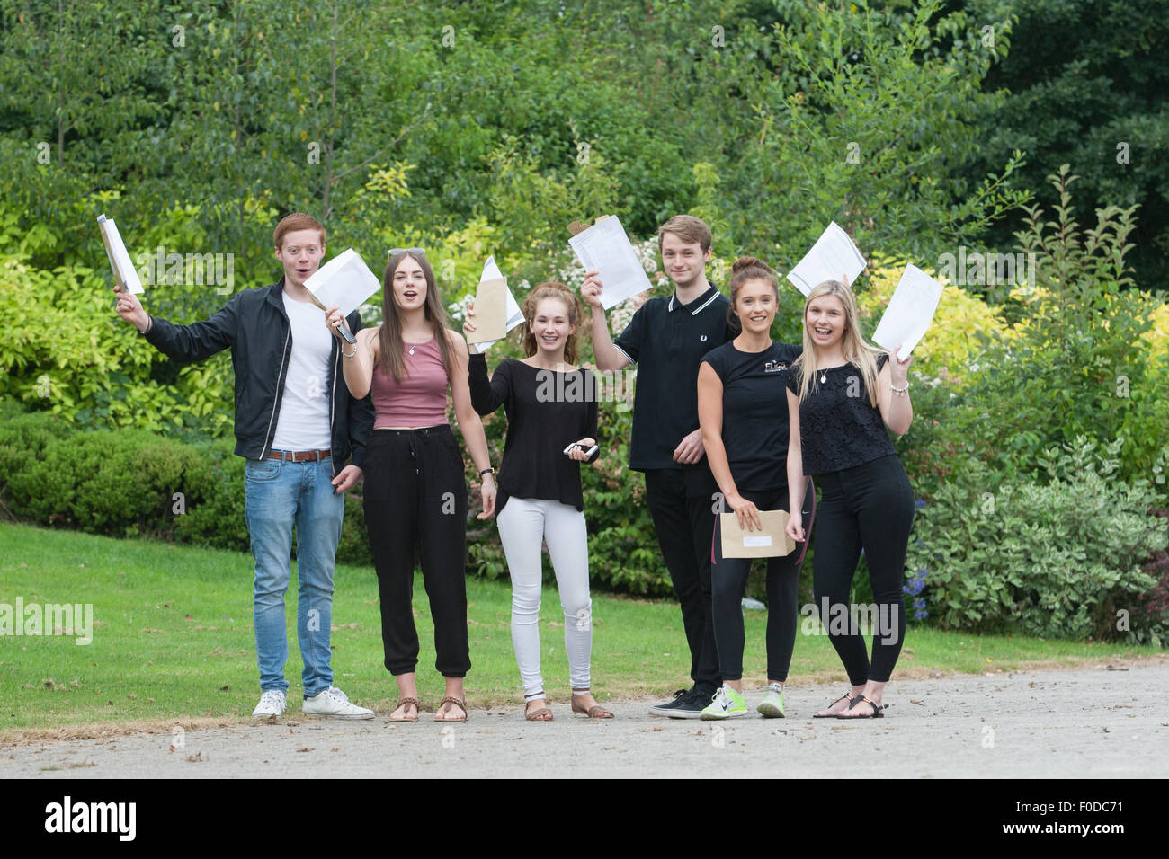 Ein Niveau von britischen Schülern - erhaltenen Ergebnisse dieser Gruppe sind aus Norden Bromsgrove High School, Worcestershire UK Stockfoto