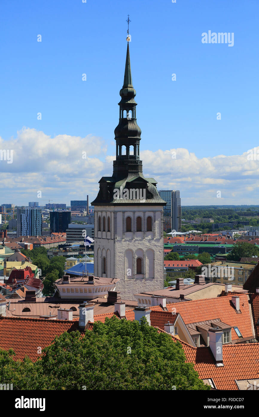 St.-Nikolaus Kirche, Niguliste Kirik, gesehen vom Turm der Kathedrale Toomkirik, Tallinn, Estland Stockfoto