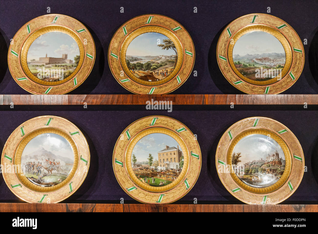 London, Apsley House, Anzeige der Dessertteller mit Szenen aus der Halbinsel Kriege in Spanien und Portugal Stockfoto