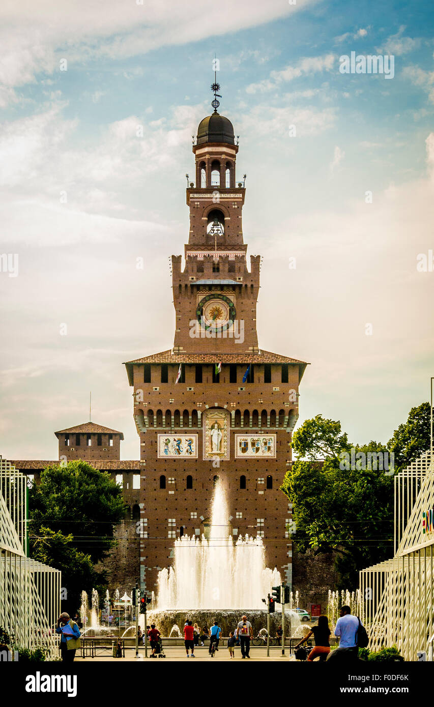 Brunnen am Eingang Castello Sforzesco. Stockfoto