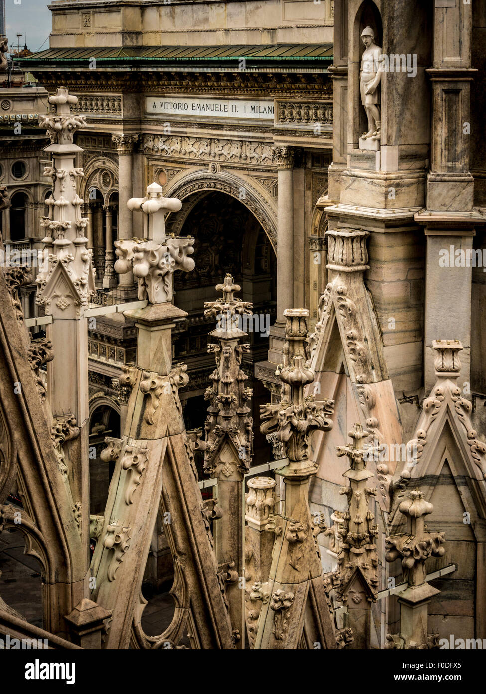 Ansicht der Galleria Vittorio Emanuele ll vom Dach des Mailänder Dom. Stockfoto