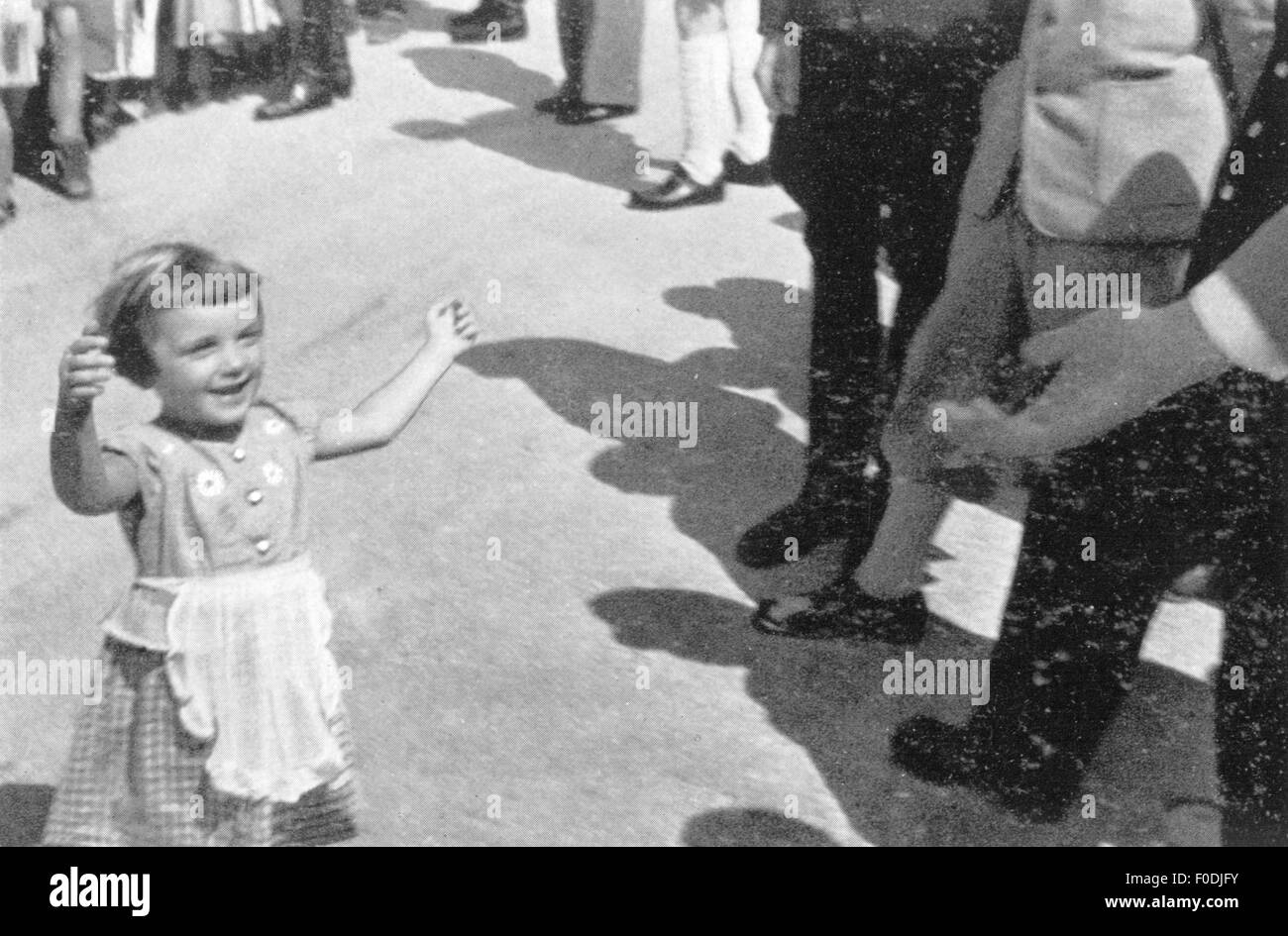 Nationalsozialismus / Nationalsozialismus, Menschen, kleines Mädchen grüßt Adolf Hitler, um 1935, Zusatz-Rechte-Clearences-nicht vorhanden Stockfoto