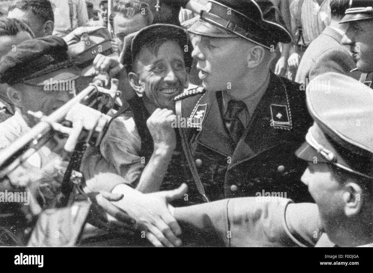Nationalsozialismus / Nationalsozialismus, Menschen, Menschenmenge grüßt Adolf Hitler, um 1935, Zusatzrechte-Clearences-nicht vorhanden Stockfoto