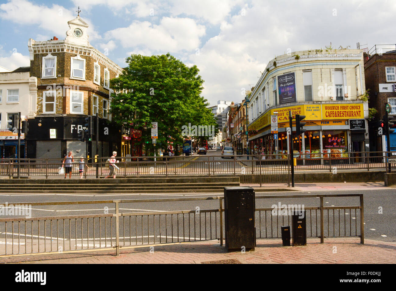 Woolwich High Street, im Südosten Londons, mit Blick auf die Hare Street, London, England, Großbritannien Stockfoto