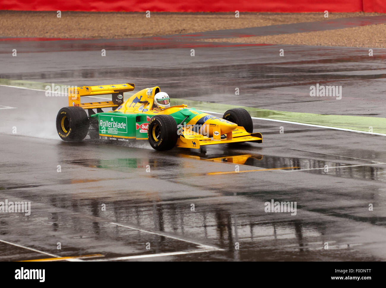 Ein 1993 Benetton B193 Formel 1 Auto auf der Silverstone Classic 2015 demonstriert. Stockfoto