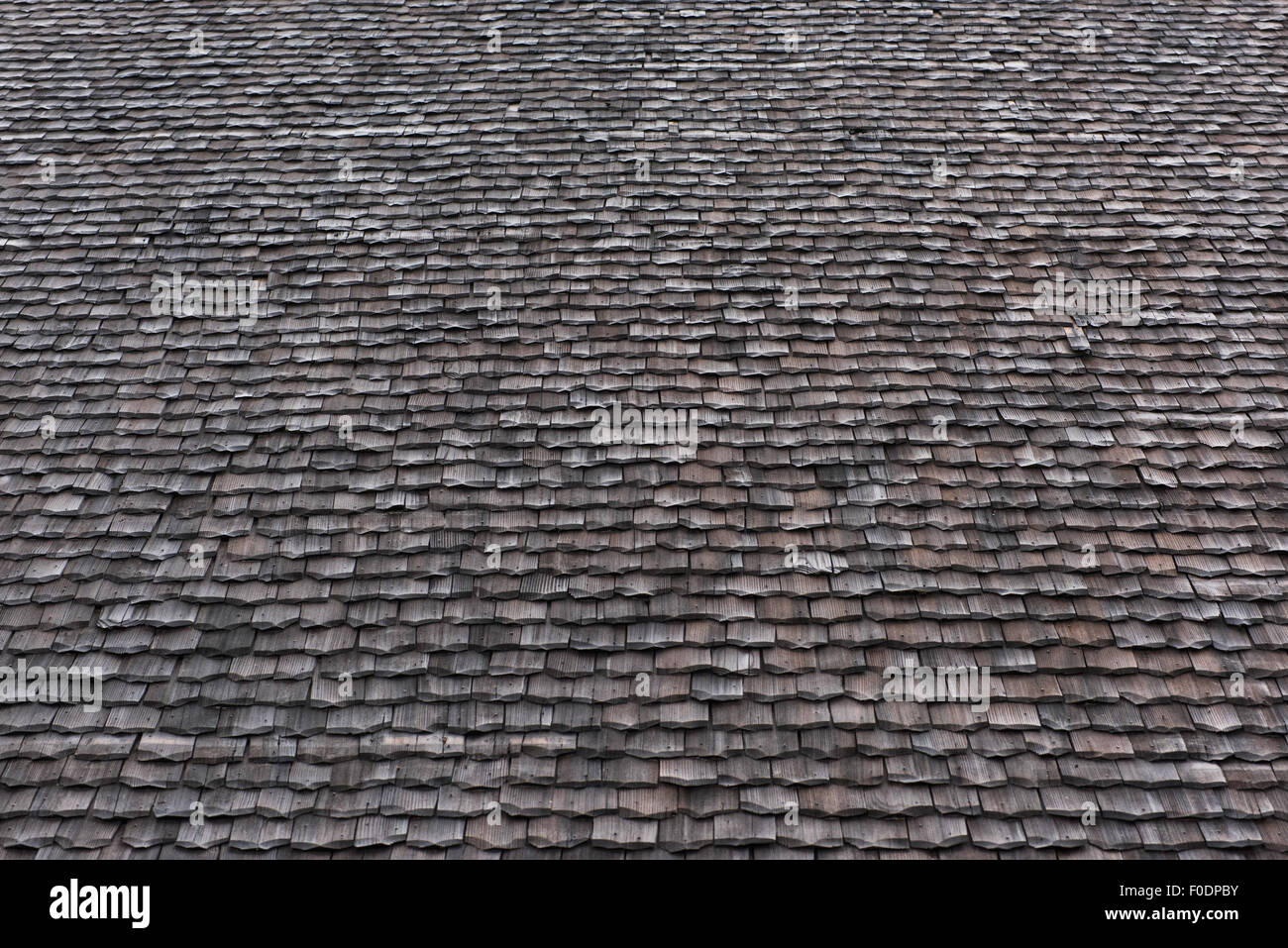 Rustikal traditionelles Schindeldach Hintergrund. Traditionelle vintage Dachterrasse, Bild für den Hintergrund verwenden. Stockfoto