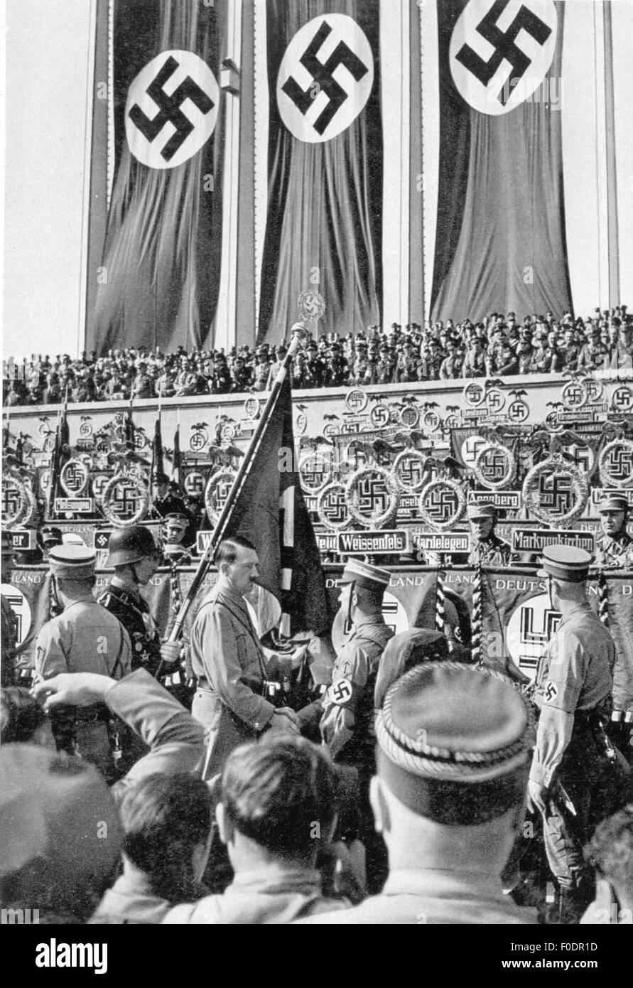 Nationalsozialismus / Nationalsozialismus, Nürnberger Reichsparteitag des Willens, Nürnberg, 5. - 10.9.1934, Weihe der Normen der Sturmtruppen (SA) durch Adolf Hitler, Zusatzrechte-Freiräumungen-nicht vorhanden Stockfoto