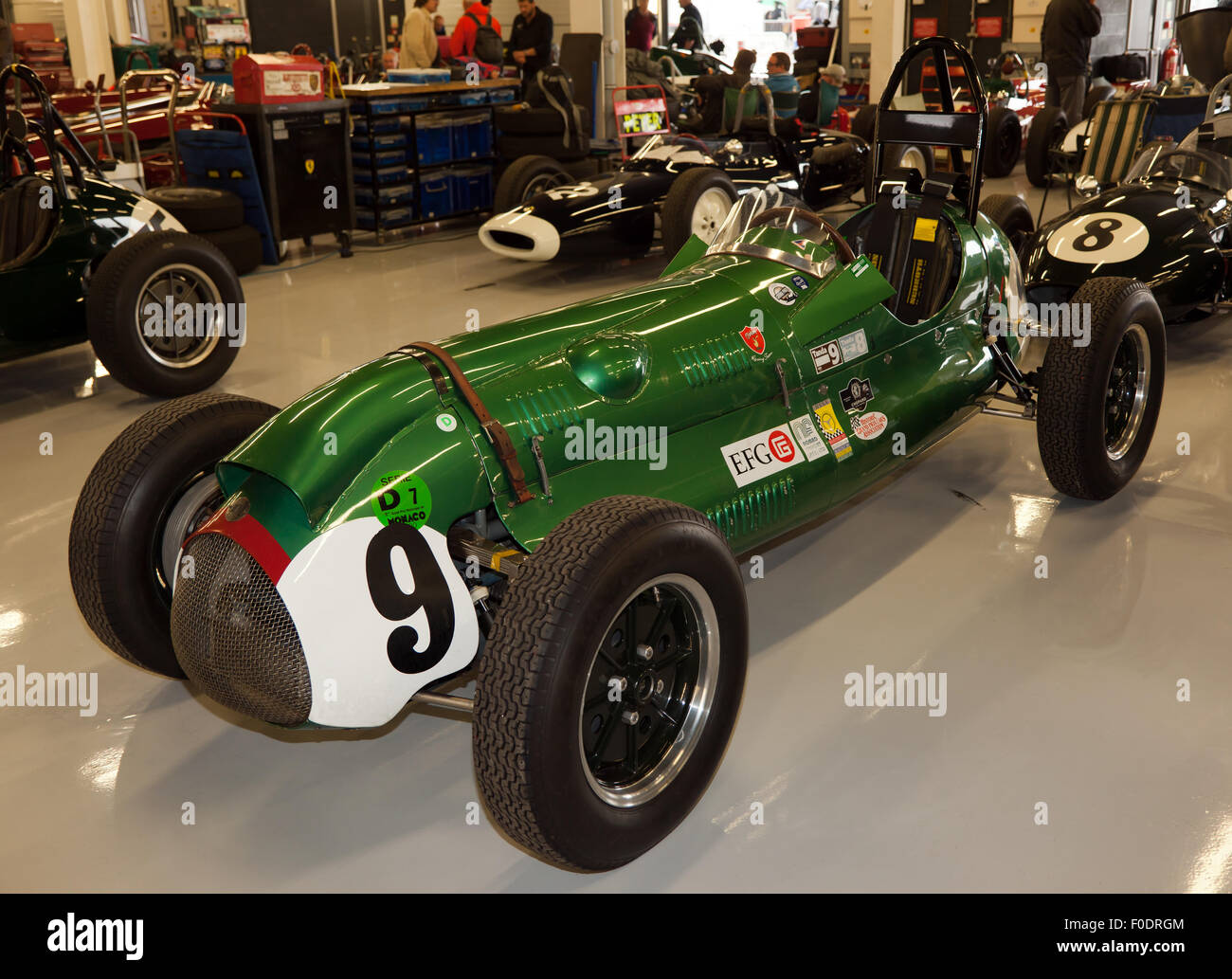 1953, Cooper-Bristol Mk2 4/53 Gran-Prix-Wagen in der Garage National Fahrerlager bei der Silverstone Classic 2015 Stockfoto