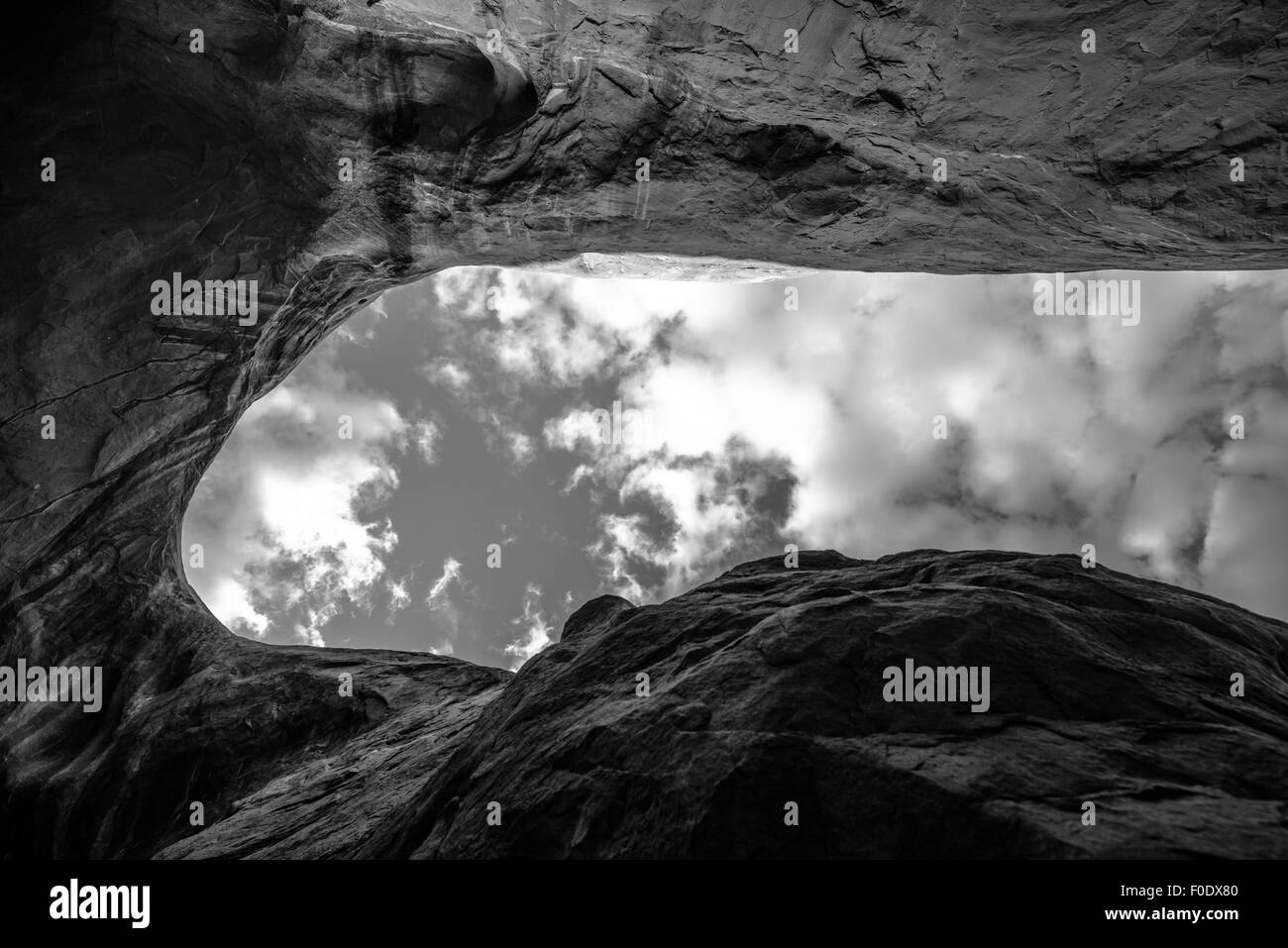Bis in den Himmel von innen Höhle Punkt auf der Suche nach Escalante horizontale schwarz / weiß Stockfoto