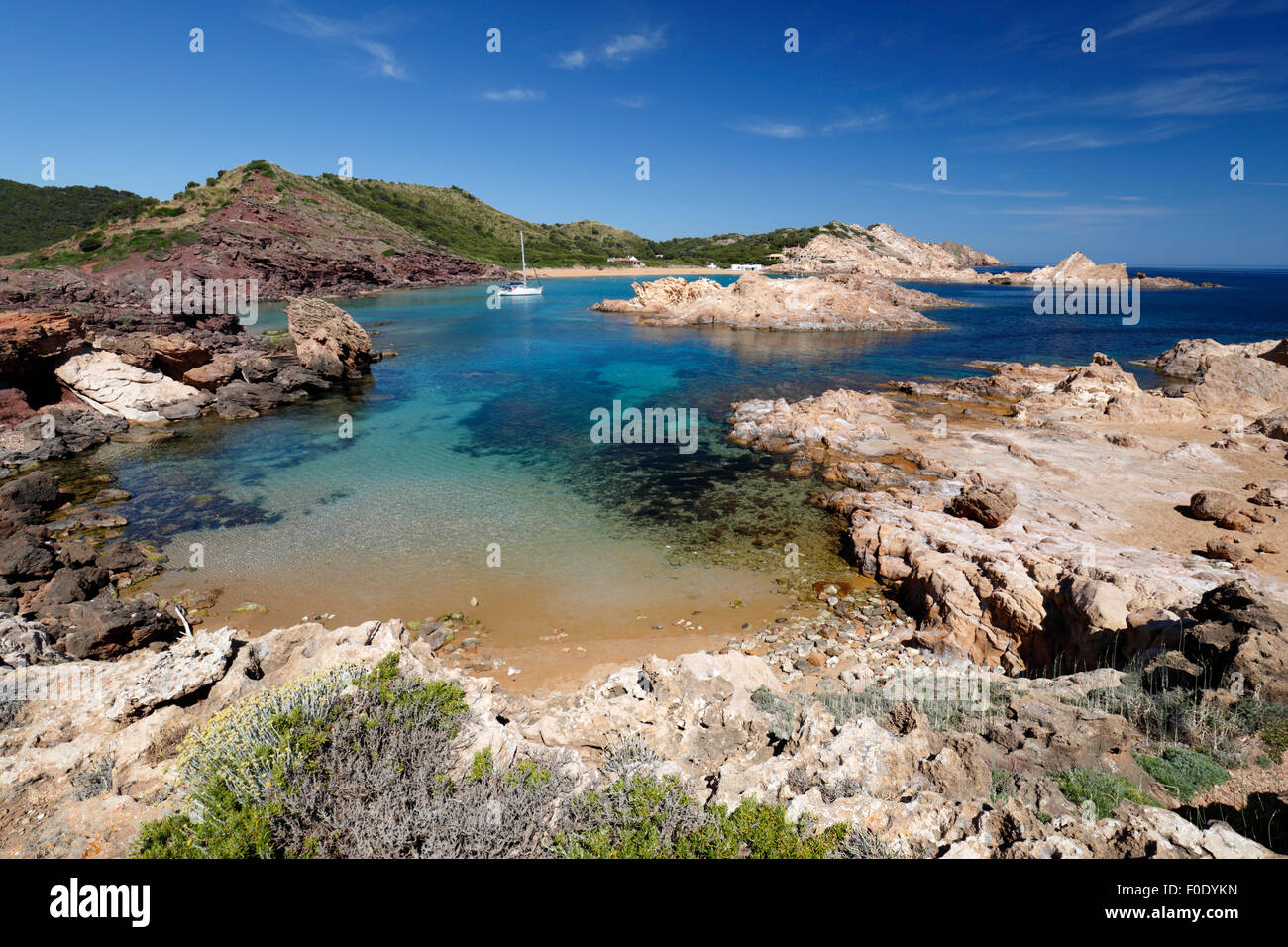 Blick über Cala Pregondo und Cala Pregonda, in der Nähe von Fornells, Nordküste, Menorca, Balearen, Spanien, Europa Stockfoto