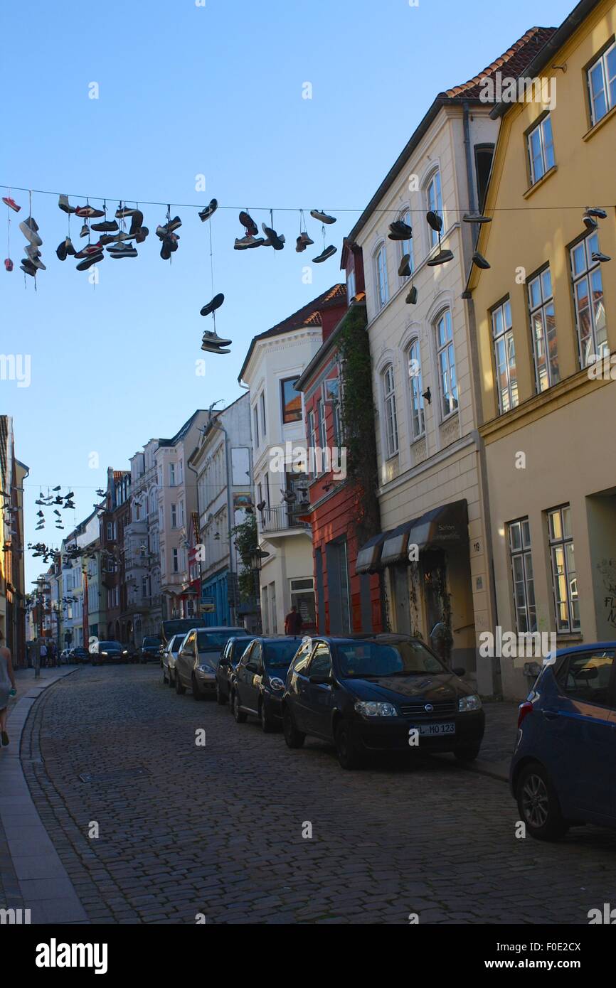 Flensburg, Germanym Innenstadt, Schuhe, Spaß, Studenten, hängende Schuhe Stockfoto