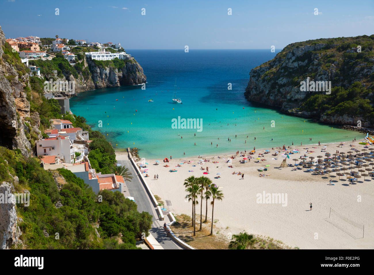 Blick über Strand, Cala En Porter, Süd-Ost-Küste, Menorca, Balearen, Spanien, Europa Stockfoto
