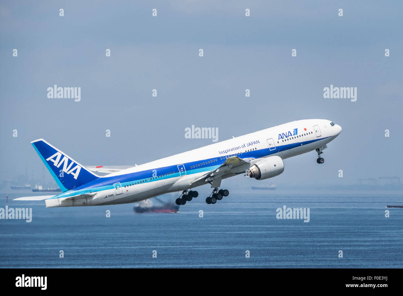 Flugzeug von Haneda Flughafen in Japan Stockfoto