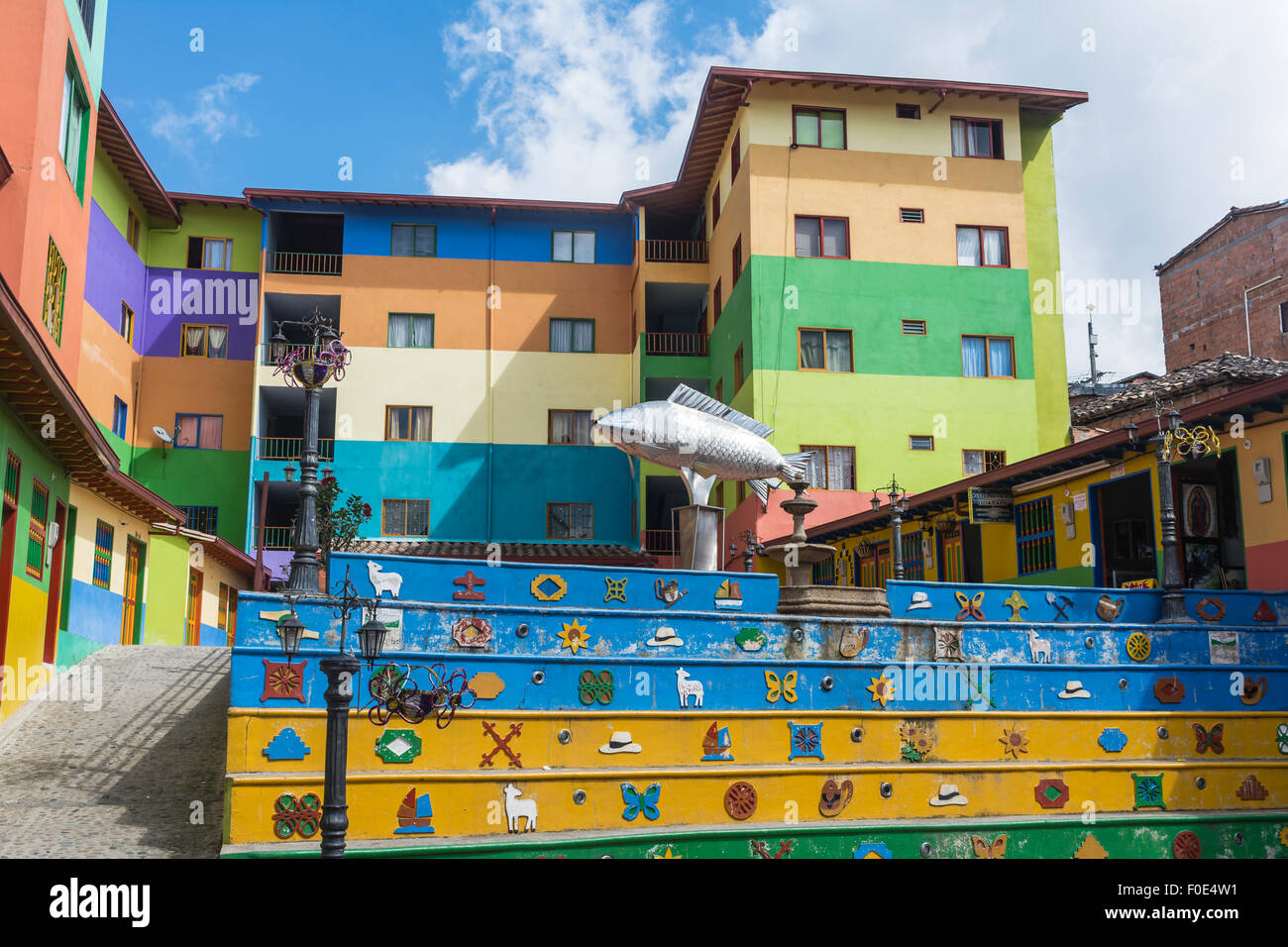 Bunte Gebäude in Guatape, Kolumbien Stockfoto