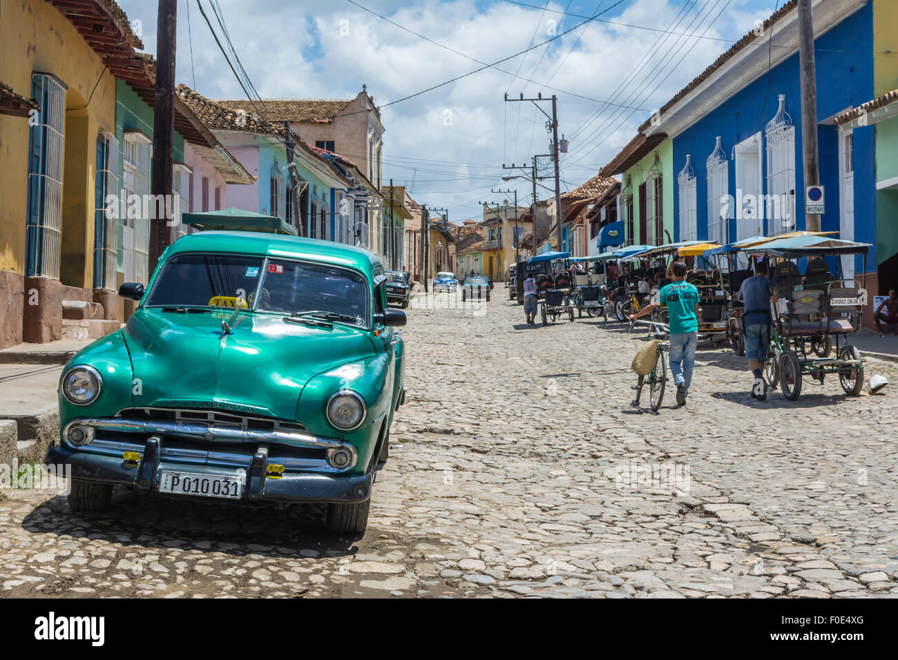 Oldtimer Parken auf der Straße in Trinidad, Kuba Stockfoto