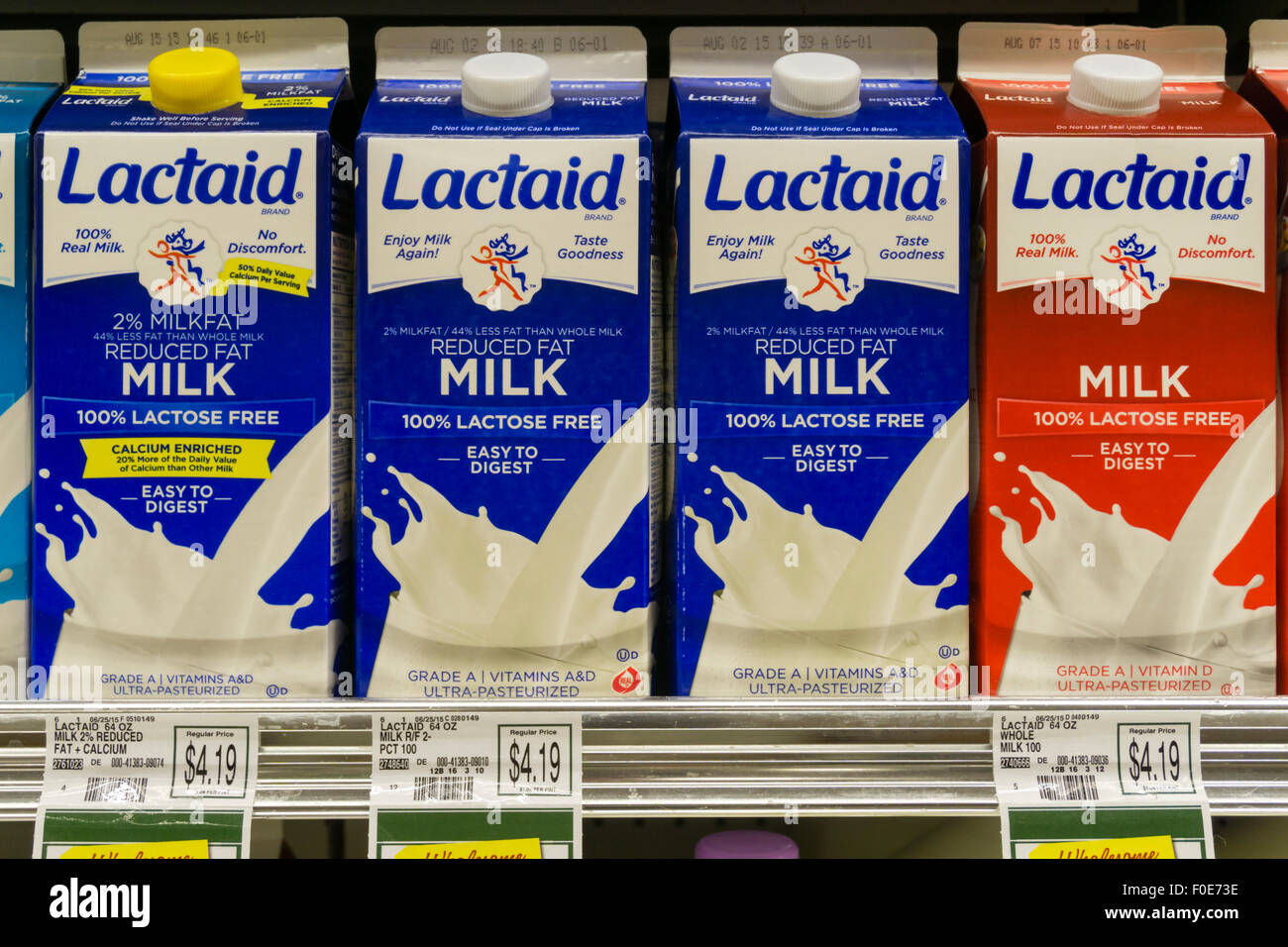 Kartons von Lactaid, 100 % Laktose freie Milch zum Verkauf. Stockfoto