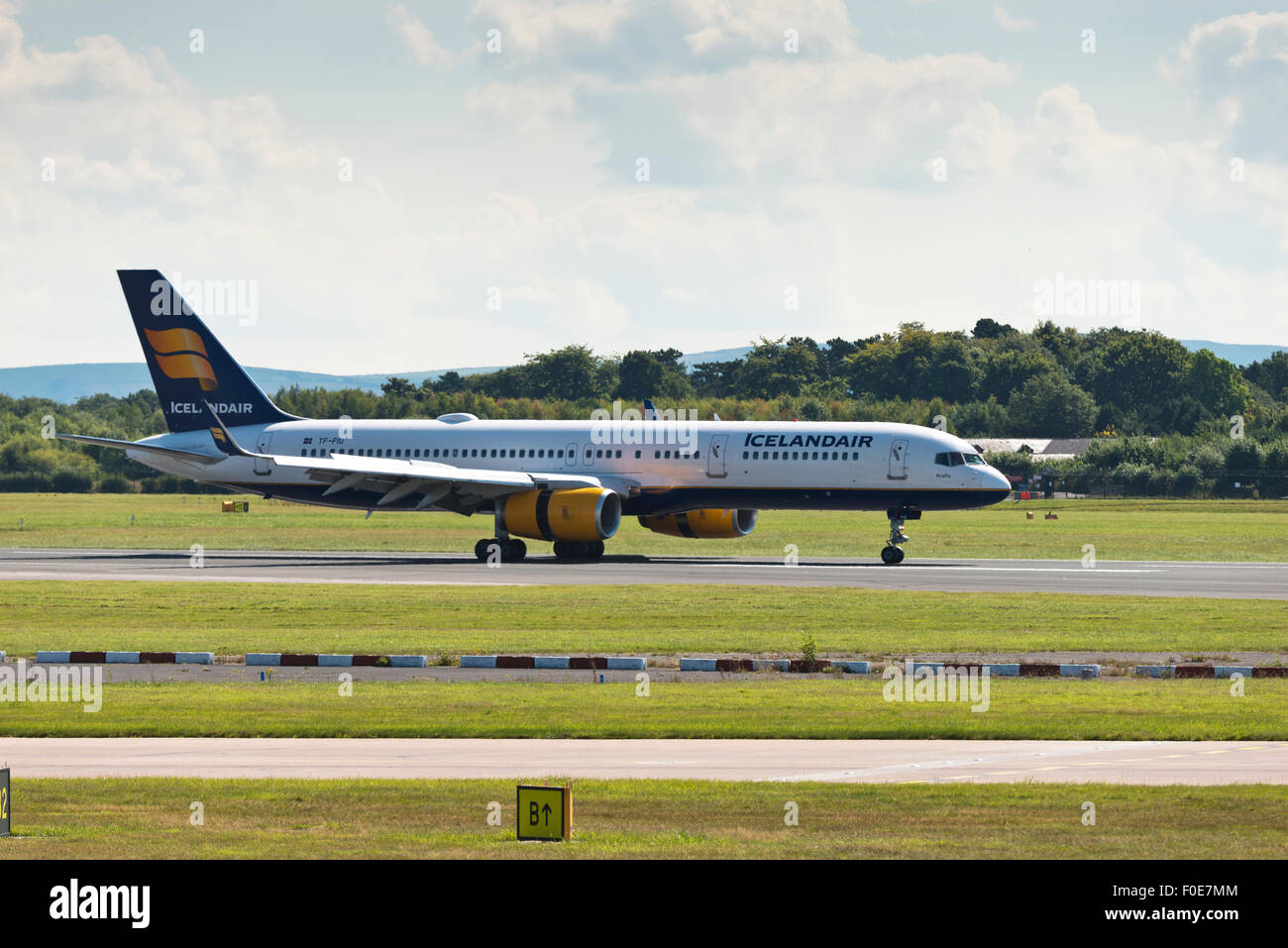 Iceland Air, TF-FI0 Boeing 757 Flughafen Manchester England uk eingetroffen Stockfoto