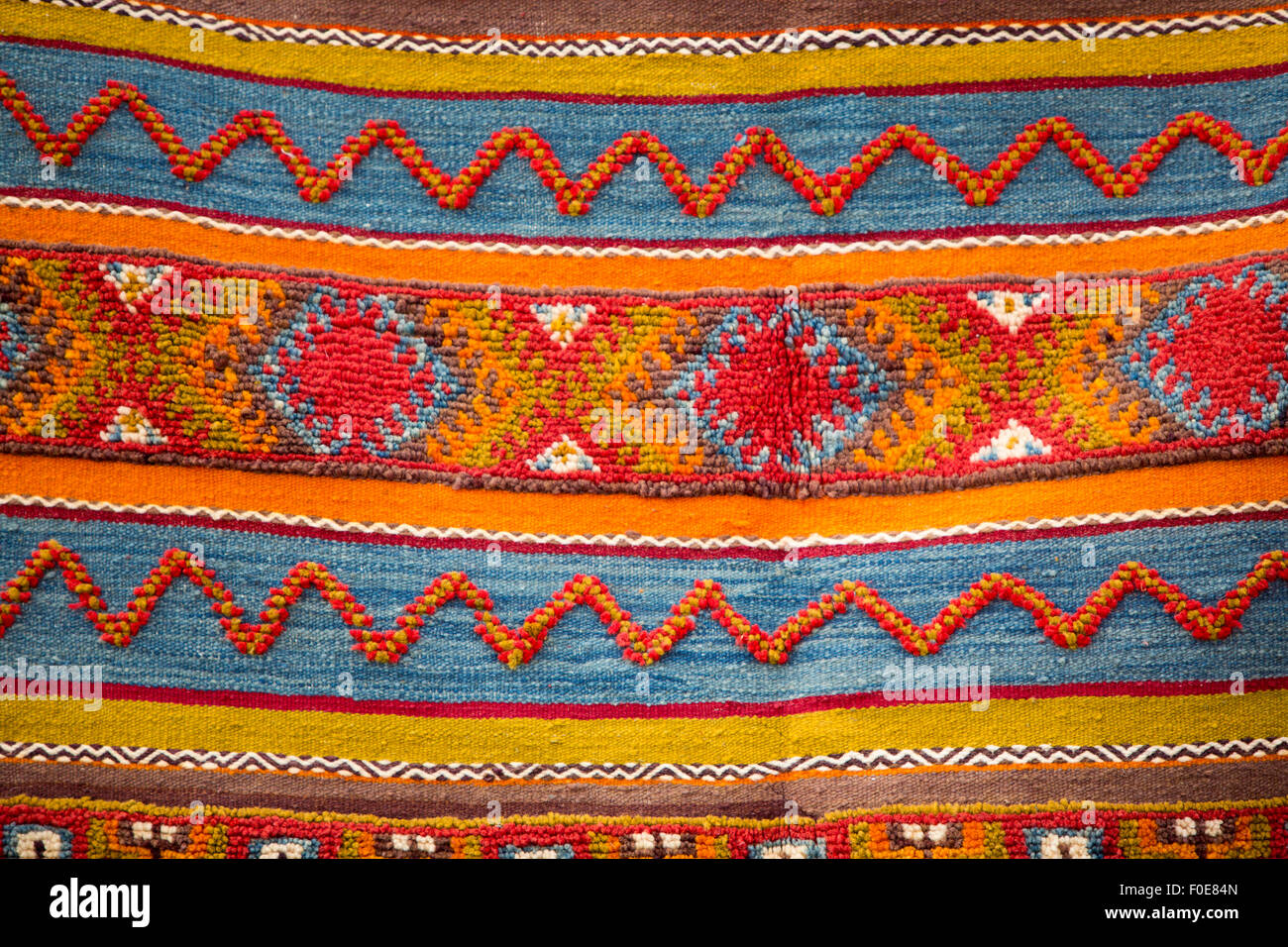 Bunte afrikanische marokkanischen Stil Teppich Oberfläche hautnah. Berber-Stil aus dem Norden Marokkos. Stockfoto