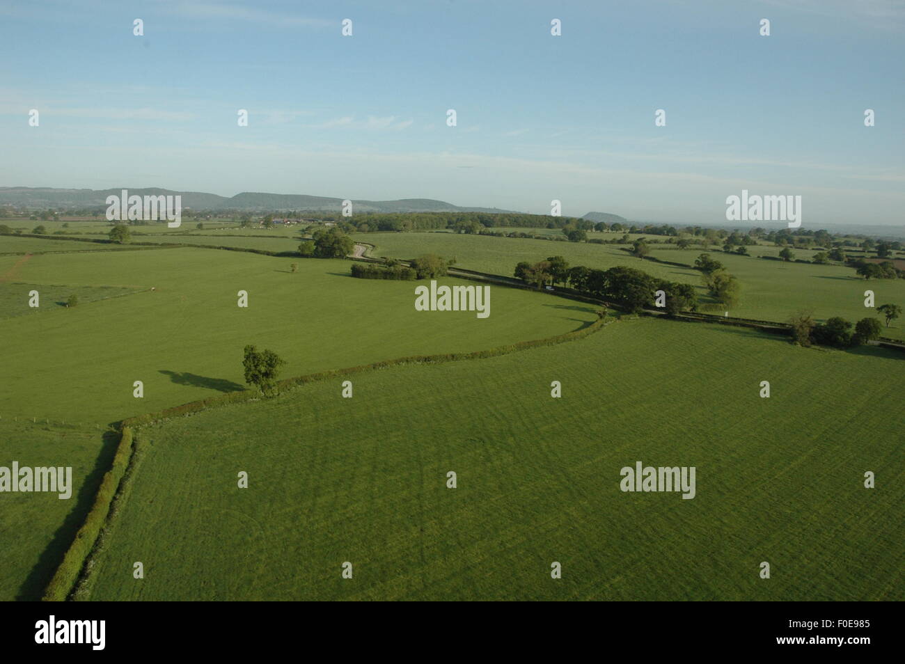 Tiefflug über englische Landschaft Stockfoto