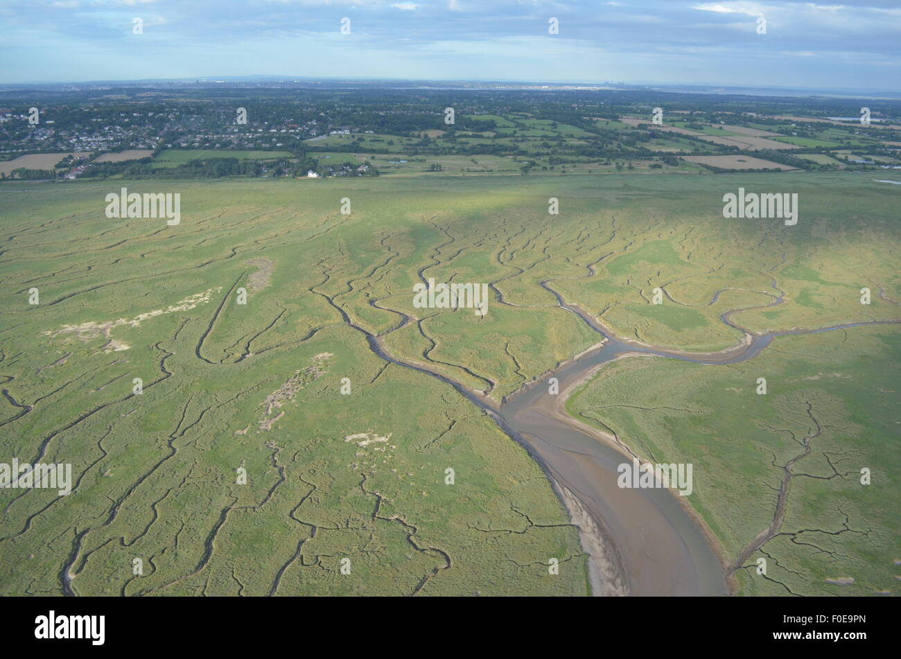 Luftaufnahme über dem Fluss Dee März land Stockfoto