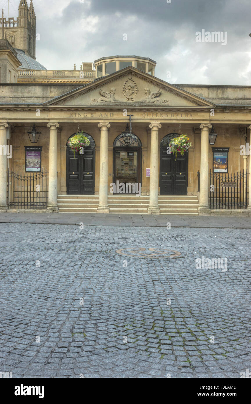 Stadt Bath England. Eingang zu den römischen Bädern und Trinkhalle Stockfoto