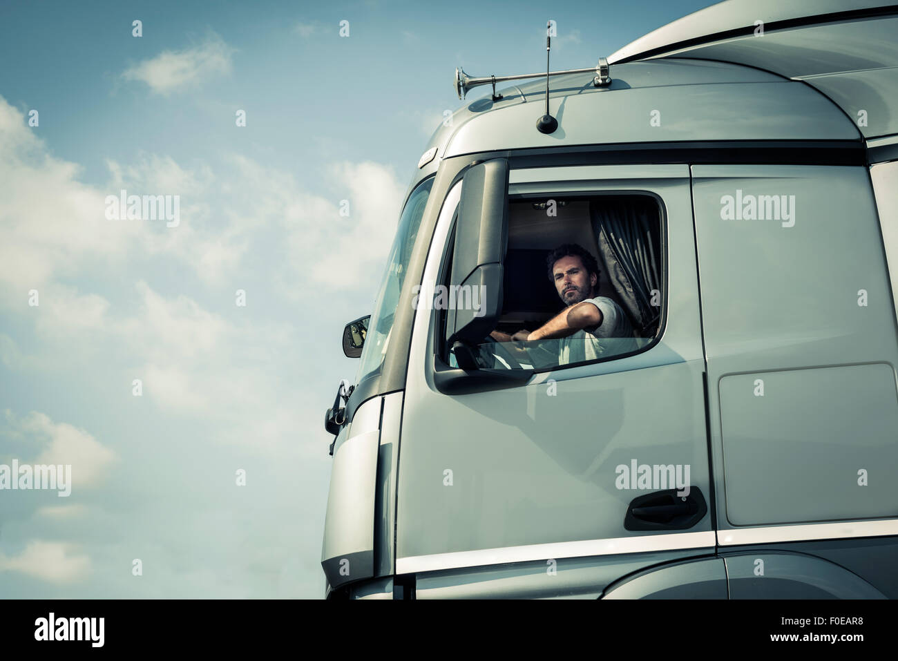 Lastwagen mit fahrer -Fotos und -Bildmaterial in hoher Auflösung – Alamy