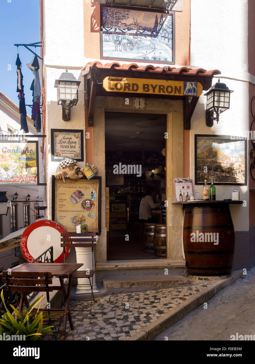 SINTRA, PORTUGAL - 07. MÄRZ 2015: Außenansicht des Lord Byron Cafe Bar Restaurants Stockfoto