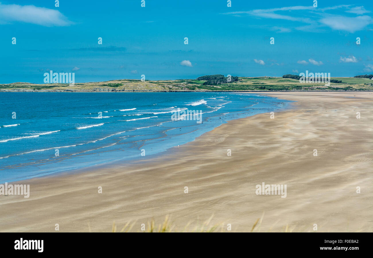 Blick auf Malltraeth Sands, Isle of Anglesey, North Wales, UK am 7. August 2015 von Llanddwyn Island genommen. Stockfoto