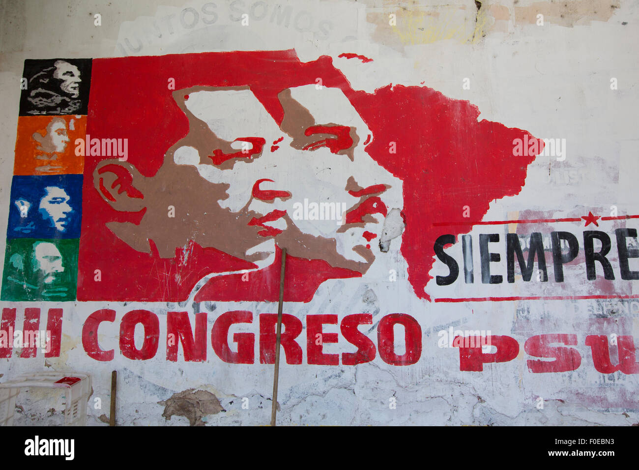 Politischen rot Graffiti von Hugo Chavez und Nicolas Maduro an einer Wand in Pampatar, Venezuela Stockfoto