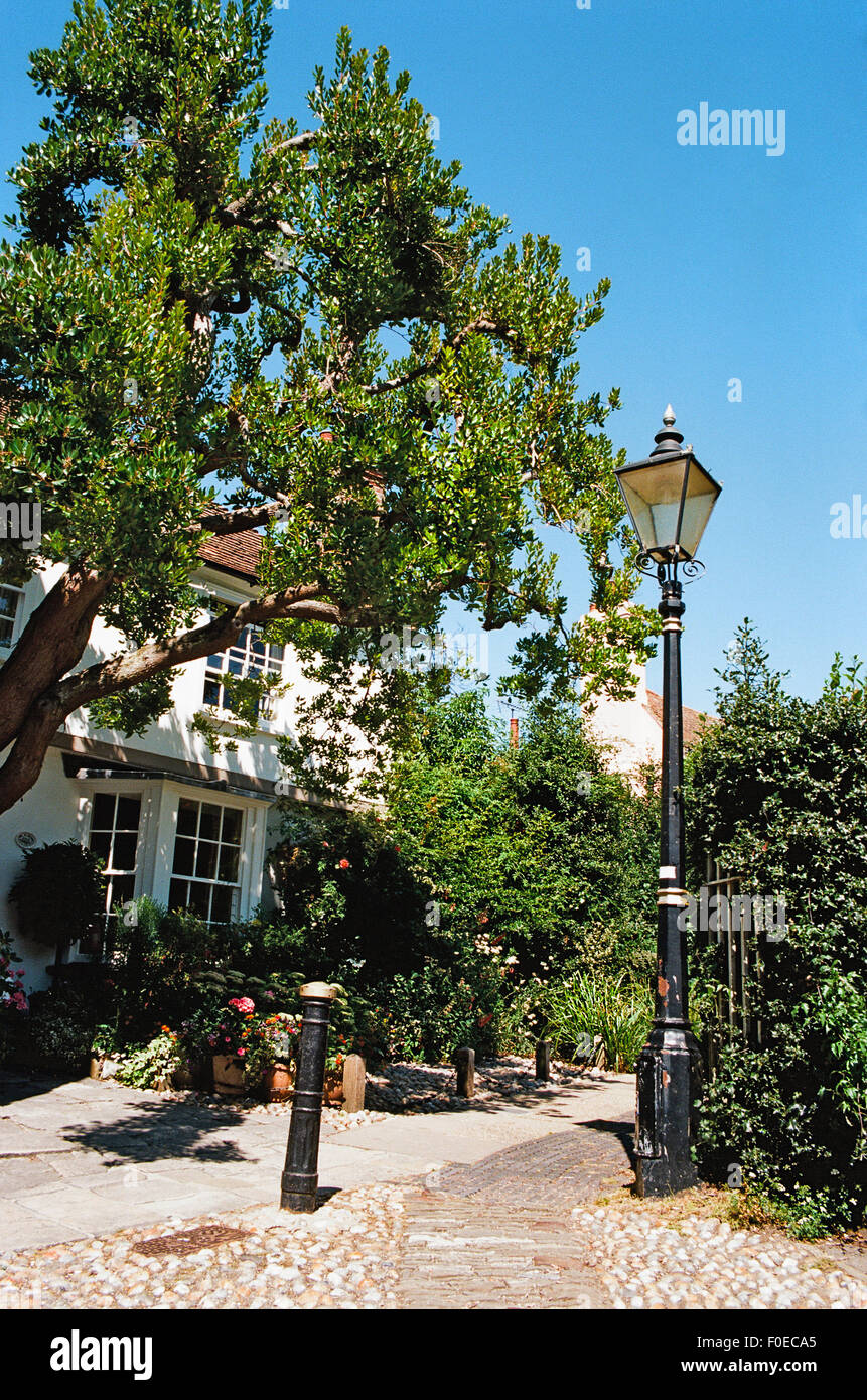 Häuser am Kirchplatz bei Roggen, East Sussex, UK Stockfoto
