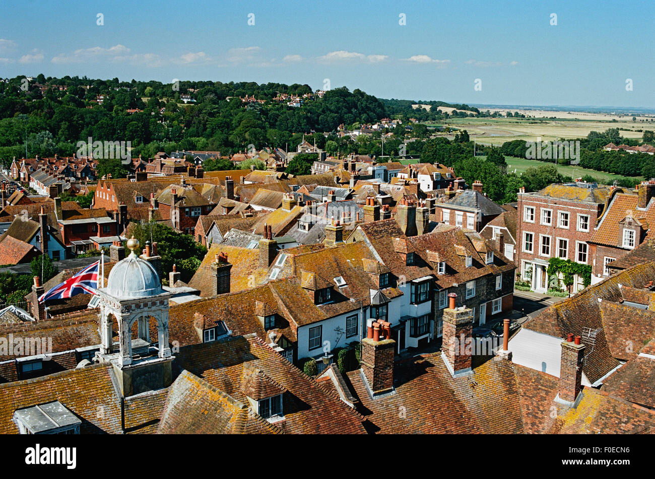 Die Stadt Rye, East Sussex, Süden Großbritanniens, von Str. Marys Kirchturm im Sommer Stockfoto