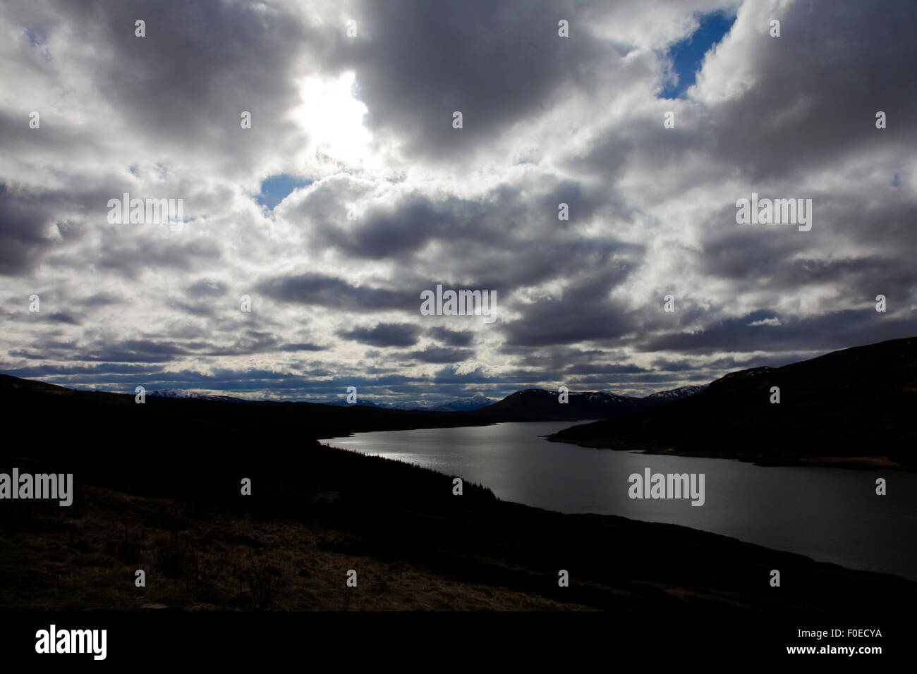 Dramatischer Himmel über Loch Loyne Schottisches Hochland Stockfoto