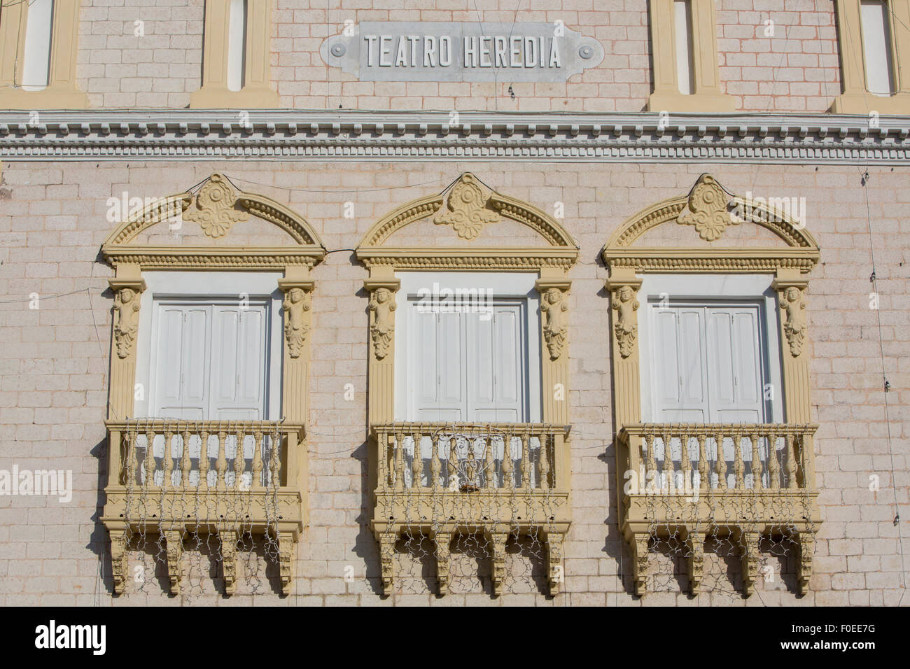 Das Teatro Heredia, ist offiziell Teatro Adolfo Mejía eine kolumbianische Theater befindet sich innerhalb des ummauerten Bereichs von Cartagena de Indien Stockfoto