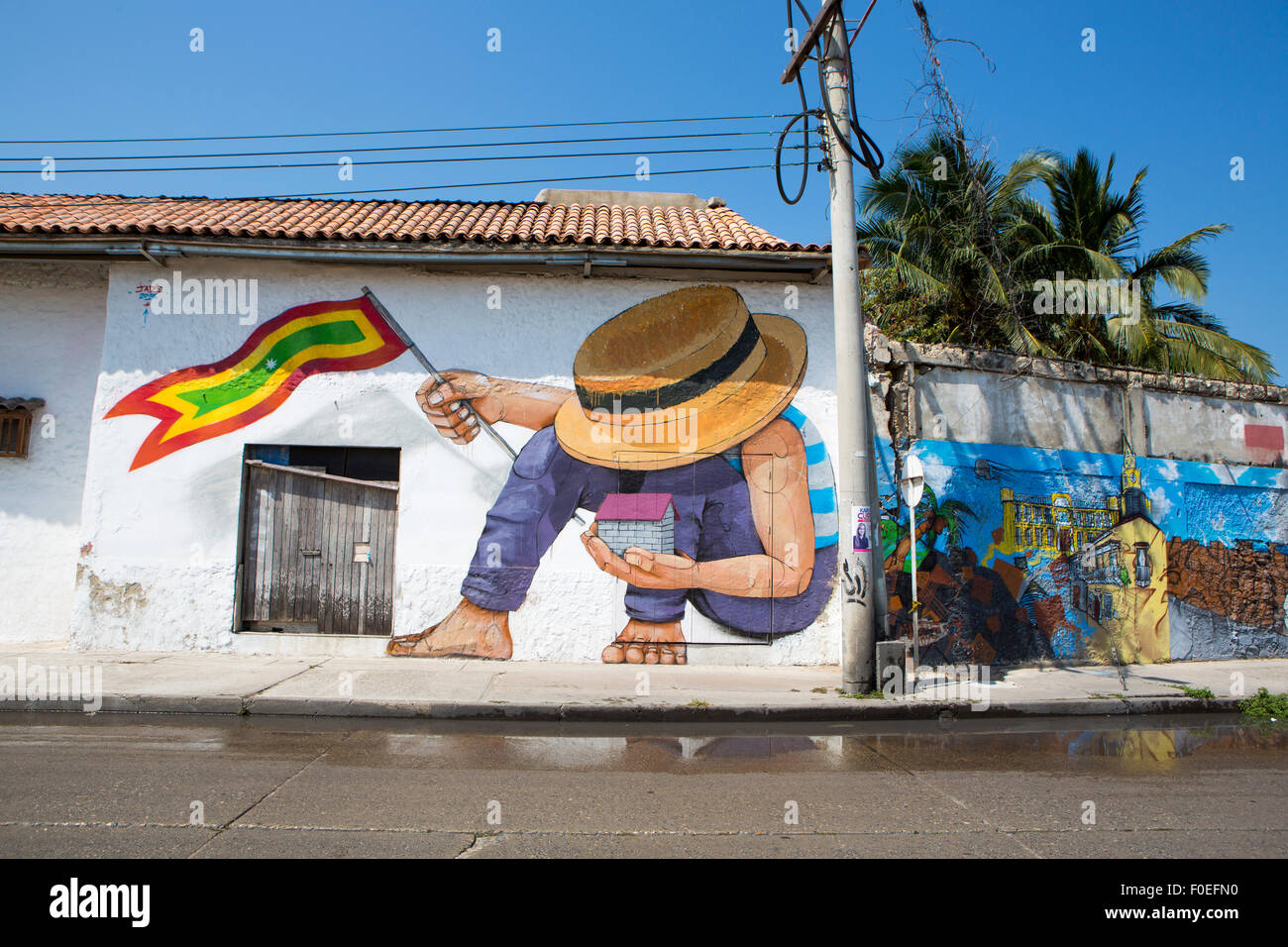 Graffiti in den alten Straßen von Cartagena in Kolumbien. Im Jahr 2013 von Jade gemacht. Blauen Himmel im Hintergrund. Stockfoto